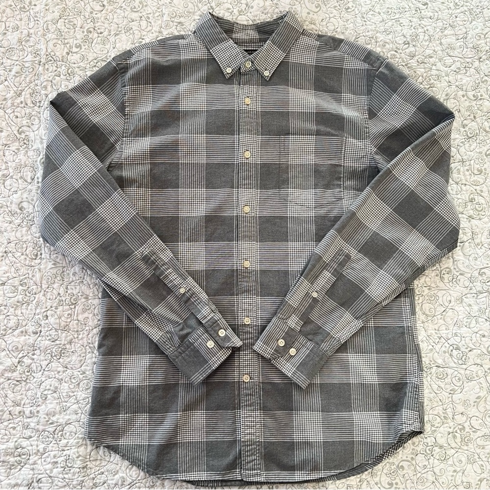 Banana Republic Gray Checkered Men's Shirt Classic Normcore Casual GQ